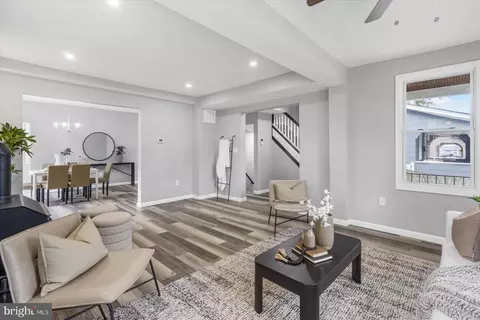 Entry Way - 5406 Hamlet Ave, Baltimore, MD 21214 photo 1 of 11