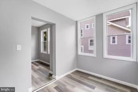 Entry Way - 5406 Hamlet Ave, Baltimore, MD 21214 photo 5 of 11