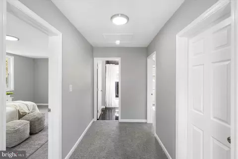 Entry Way - 5406 Hamlet Ave, Baltimore, MD 21214 photo 10 of 11