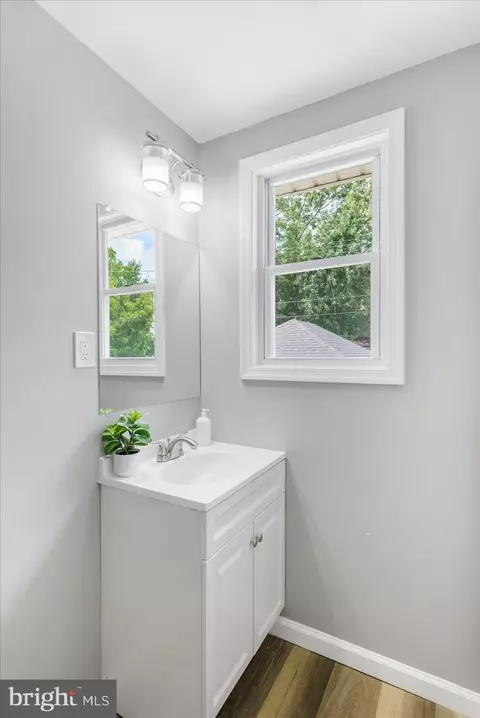 Bath - 5406 Hamlet Ave, Baltimore, MD 21214 photo 1 of 5