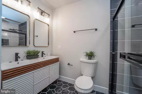 Bath - 1005 Union Ave, Baltimore, MD 21211 photo 3 of 5