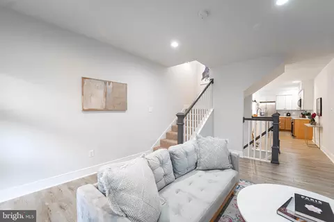 Entry Way - 1005 Union Ave, Baltimore, MD 21211 photo 4 of 15