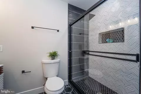Bath - 1005 Union Ave, Baltimore, MD 21211 photo 4 of 5