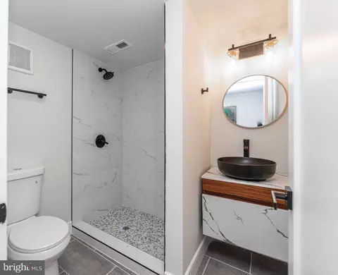Bath - 1005 Union Ave, Baltimore, MD 21211 photo 1 of 5