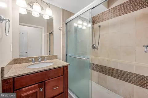 Bath - 710 S Glover St, Baltimore, MD 21224 photo 2 of 3