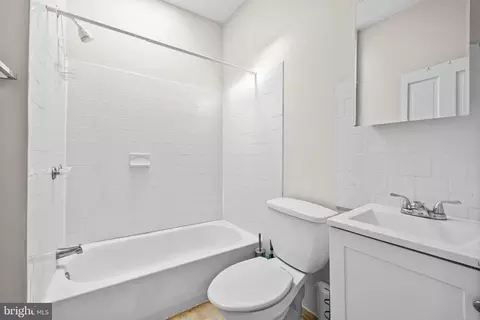 Bath - 618 Denison St, Baltimore, MD 21229 photo 1 of 2