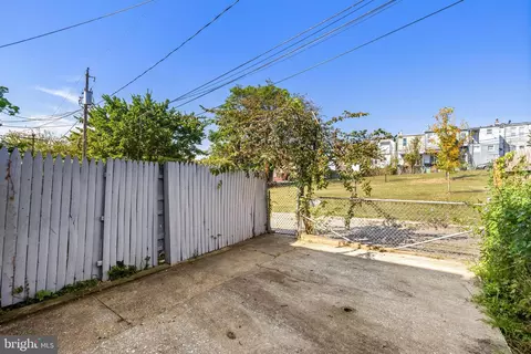 Exterior - 618 Denison St, Baltimore, MD 21229 photo 4 of 9