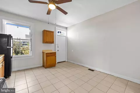 Entry Way - 618 Denison St, Baltimore, MD 21229 photo 3 of 9