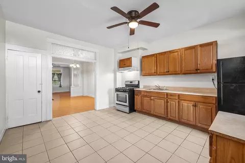 Entry Way - 618 Denison St, Baltimore, MD 21229 photo 5 of 9