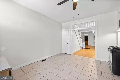 Entry Way - 618 Denison St, Baltimore, MD 21229 photo 4 of 9