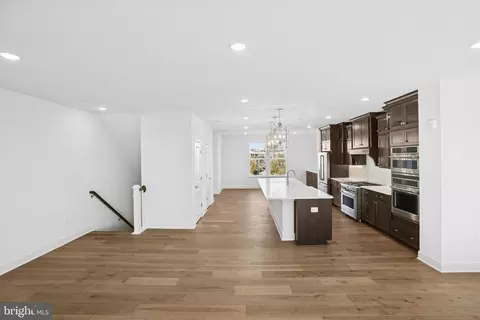 Entry Way - 117 E Cromwell St # B, Baltimore, MD 21230 photo 3 of 10