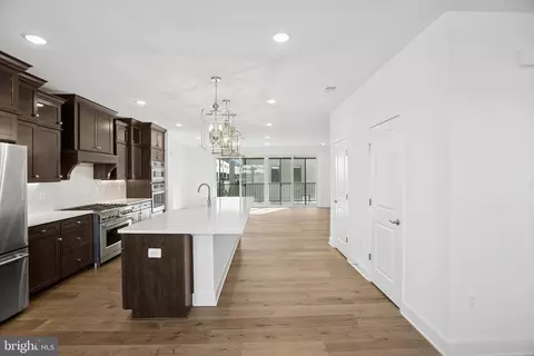 Entry Way - 117 E Cromwell St # B, Baltimore, MD 21230 photo 5 of 10