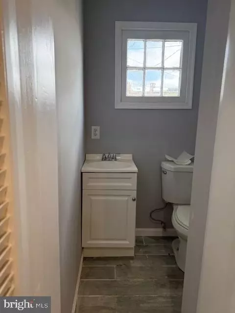 Entry Way - 2802 Sunset Dr, Baltimore, MD 21223 photo 4 of 8