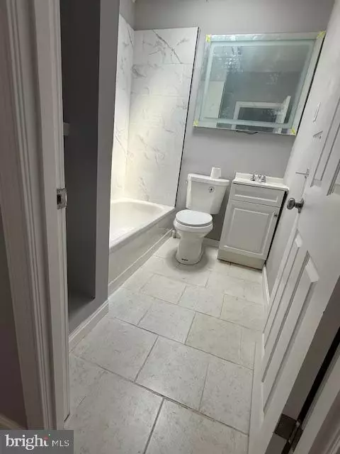 Bath - 2802 Sunset Dr, Baltimore, MD 21223 photo 2 of 4
