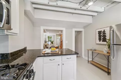 Entry Way - 614 S Curley St, Baltimore, MD 21224 photo 2 of 3