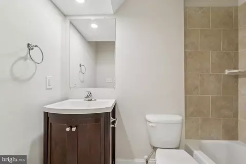 Bath - 614 S Curley St, Baltimore, MD 21224 photo 3 of 3