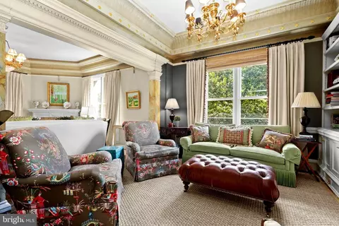 Living - 700 Washington Pl #2D, Baltimore, MD 21201 photo 4 of 5