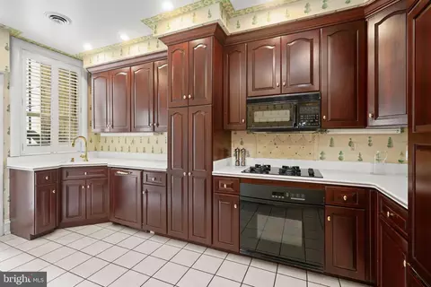 Kitchen - 700 Washington Pl #2D, Baltimore, MD 21201 photo 3 of 4