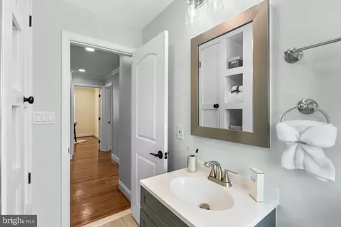Entry Way - 1648 Ingram Rd, Baltimore, MD 21239 photo 5 of 6