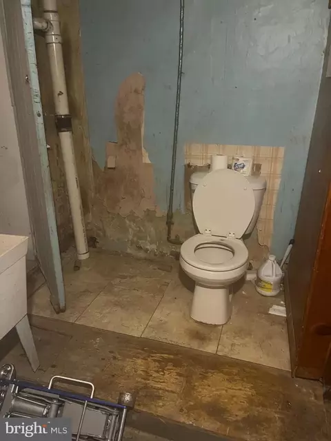 Bath - 3609 Fayette St E, Baltimore, MD 21224 photo 1 of 2