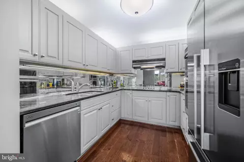 Kitchen - 10 E Lee St #1408, Baltimore, MD 21202 photo 3 of 5