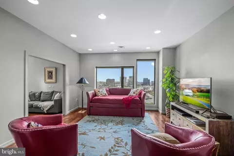 Living - 10 E Lee St #1408, Baltimore, MD 21202 photo 7 of 8