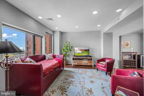 Living - 10 E Lee St #1408, Baltimore, MD 21202 photo 8 of 8