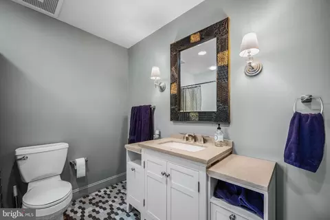 Bath - 10 E Lee St #1408, Baltimore, MD 21202 photo 1 of 2