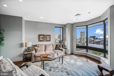 Living - 10 E Lee St #1408, Baltimore, MD 21202 photo 3 of 8