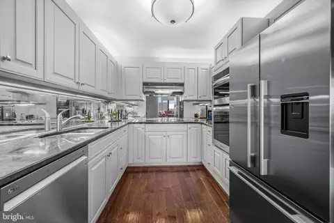 Kitchen - 10 E Lee St #1408, Baltimore, MD 21202 photo 2 of 5
