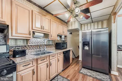 Kitchen - 4701 Dunkirk Ave, Baltimore, MD 21229 photo 1 of 2