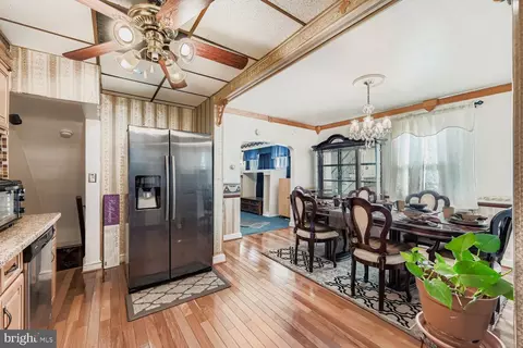 Entry Way - 4701 Dunkirk Ave, Baltimore, MD 21229 photo 4 of 4