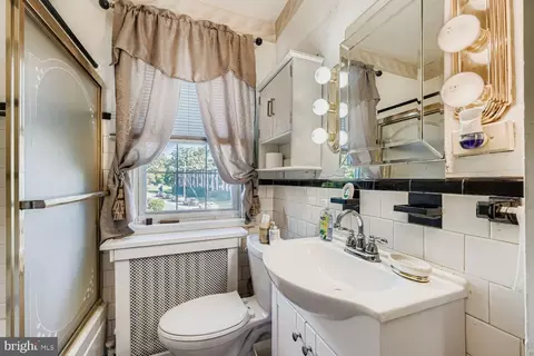 Bath - 4701 Dunkirk Ave, Baltimore, MD 21229 photo 1 of 1
