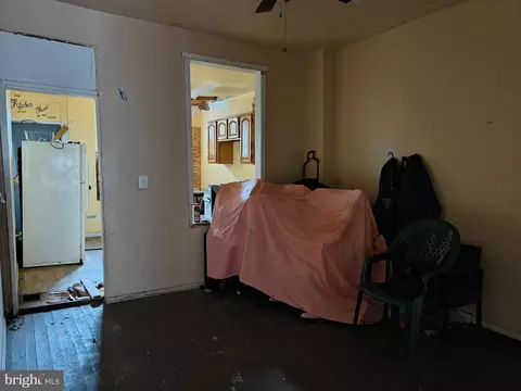 Entry Way - 1721 N Regester St, Baltimore, MD 21213 photo 4 of 9