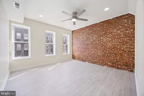 Living - 1004 Bennett Pl, Baltimore, MD 21223 photo 1 of 2