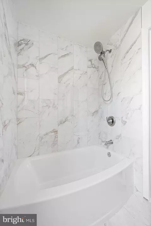 Bath - 1004 Bennett Pl, Baltimore, MD 21223 photo 2 of 5