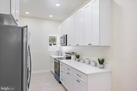 Entry Way - 1004 Bennett Pl, Baltimore, MD 21223 photo 5 of 6