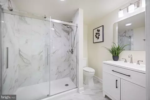 Bath - 1004 Bennett Pl, Baltimore, MD 21223 photo 5 of 5