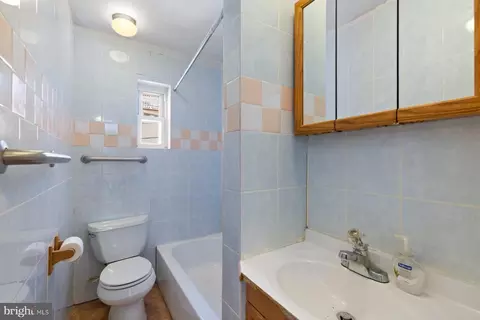 Bath - 806 S Highland Ave, Baltimore, MD 21224 photo 1 of 1