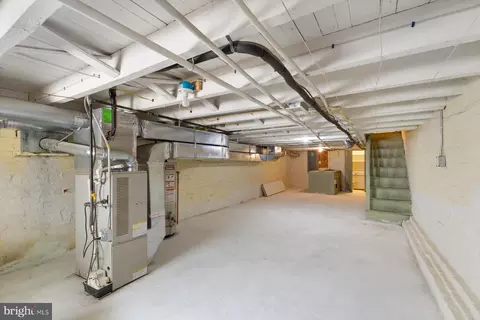 Entry Way - 806 S Highland Ave, Baltimore, MD 21224 photo 5 of 5