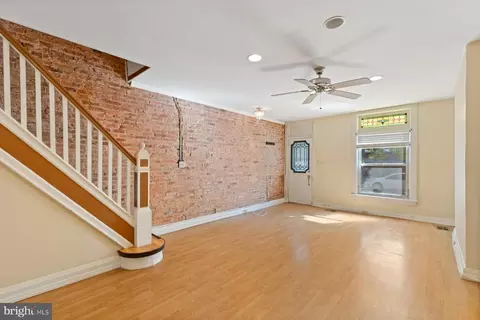 Living - 806 S Highland Ave, Baltimore, MD 21224 photo 3 of 3