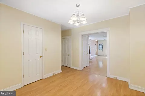 Entry Way - 806 S Highland Ave, Baltimore, MD 21224 photo 2 of 5