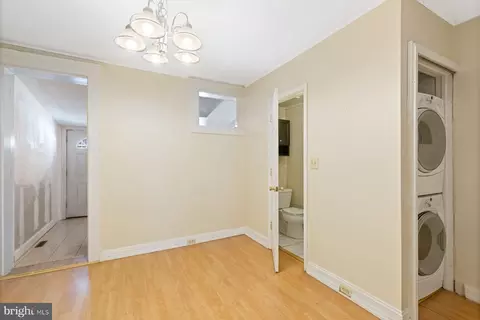 Entry Way - 806 S Highland Ave, Baltimore, MD 21224 photo 1 of 5