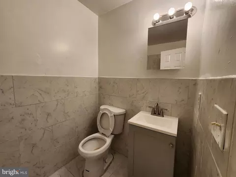 Bath - 505 E 26th St, Baltimore, MD 21218 photo 2 of 3