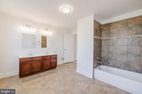 Entry Way - 1237 N Broadway, Baltimore, MD 21213 photo 7 of 9