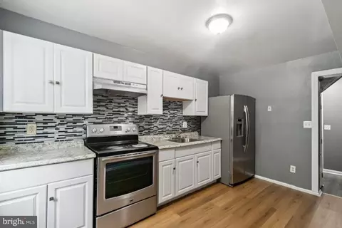 Entry Way - 320 S Stricker, Baltimore, MD 21223 photo 3 of 6