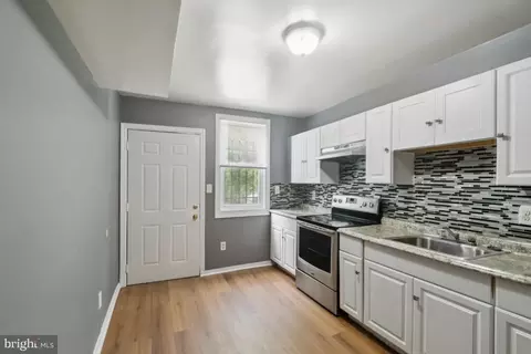 Entry Way - 320 S Stricker, Baltimore, MD 21223 photo 2 of 6