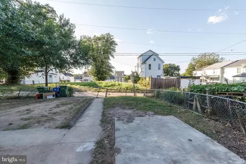 Exterior - 2404 Puget St, Baltimore, MD 21230 photo 4 of 5