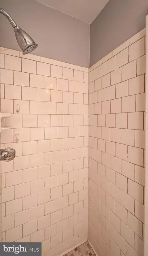 Bath - 5815 Lochlea Rd, Baltimore, MD 21209 photo 1 of 4