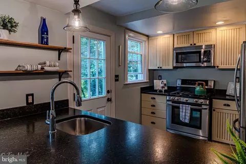 Kitchen - 5815 Lochlea Rd, Baltimore, MD 21209 photo 2 of 5